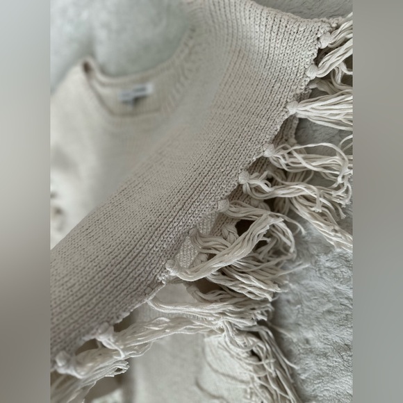 NWOT- CUPCAKES & CASHMERE Revolve Napa Fringe Poncho in Ivory - Picture 10 of 14